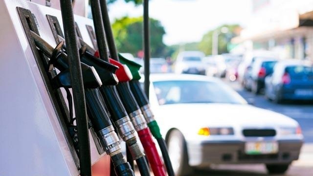 Gas prices continue to fall in RI, Mass.